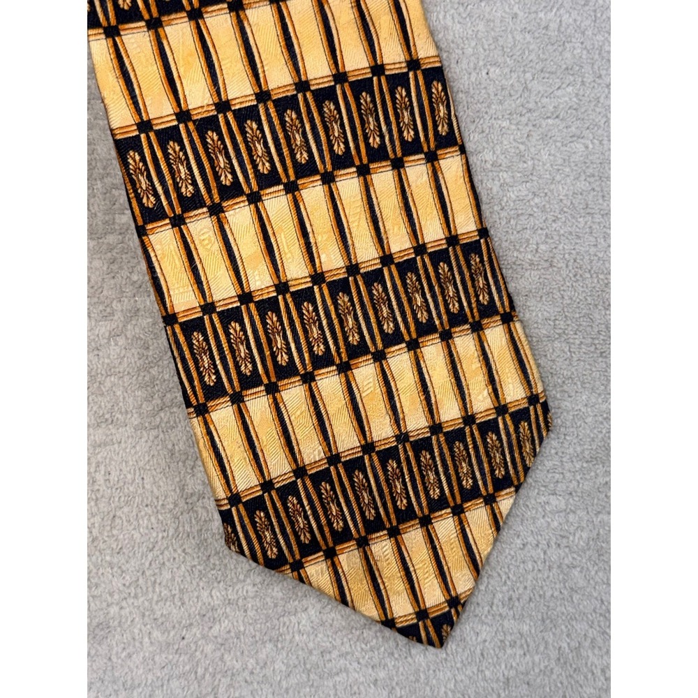 Roundtree & Yorke Mens Silk Tie Gold Black Geometric Ornate Handmade Necktie